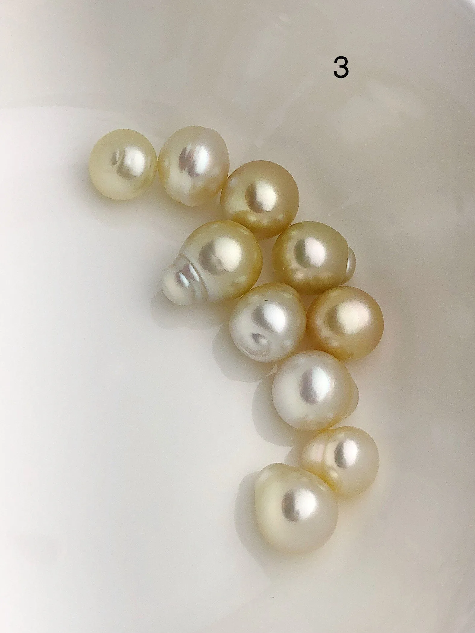 10 Pearls - SouthSea Pearls From Burma - Natural Color - 9 to 13mm (#532 No. 1-6)